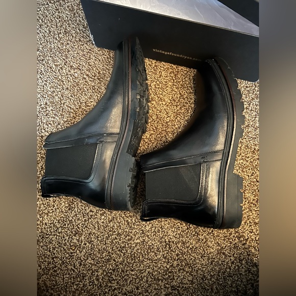 Revy Leather Chelsea Boot by Vintage Foundry, Size 9 - Picture 10 of 10